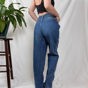 Vintage 90s high waisted tapered pleated mom jeans.